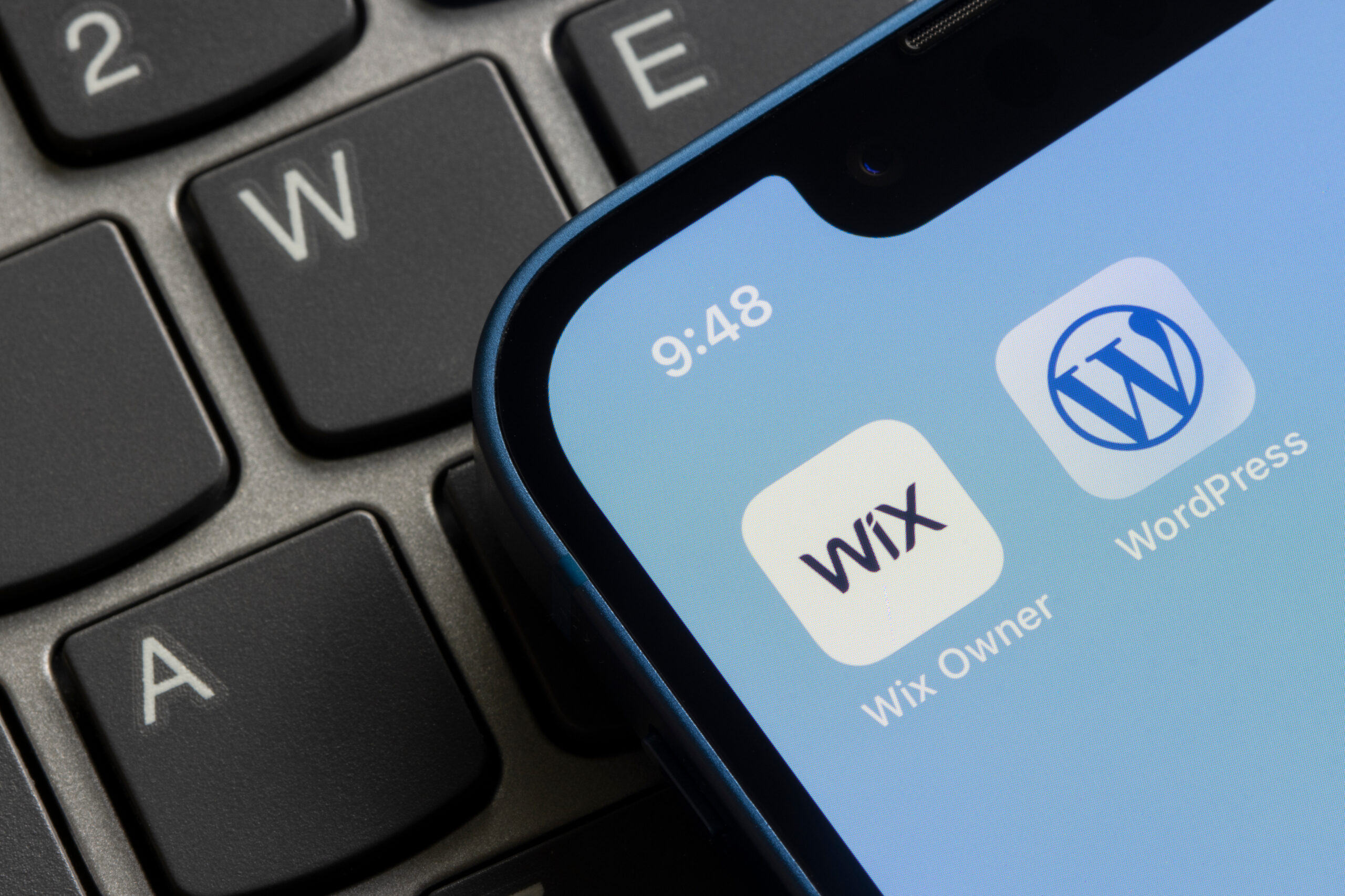 Wix ou WordPress : Quel CMS choisir pour un site professionnel en 2026 ?